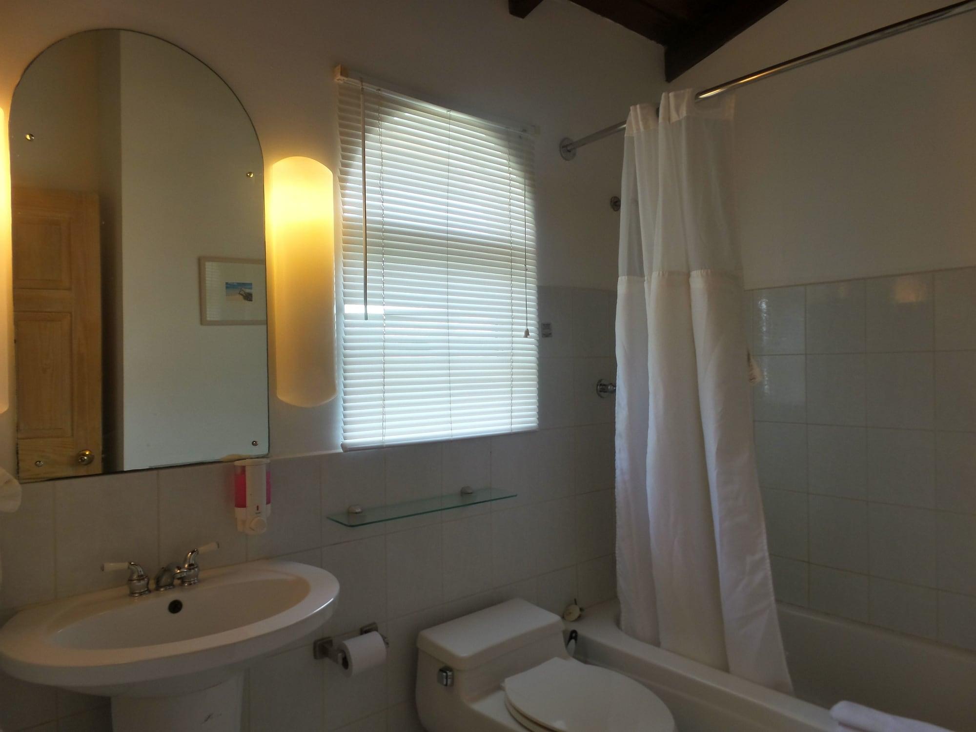Dickenson Bay Cottages Cedar Grove Extérieur photo