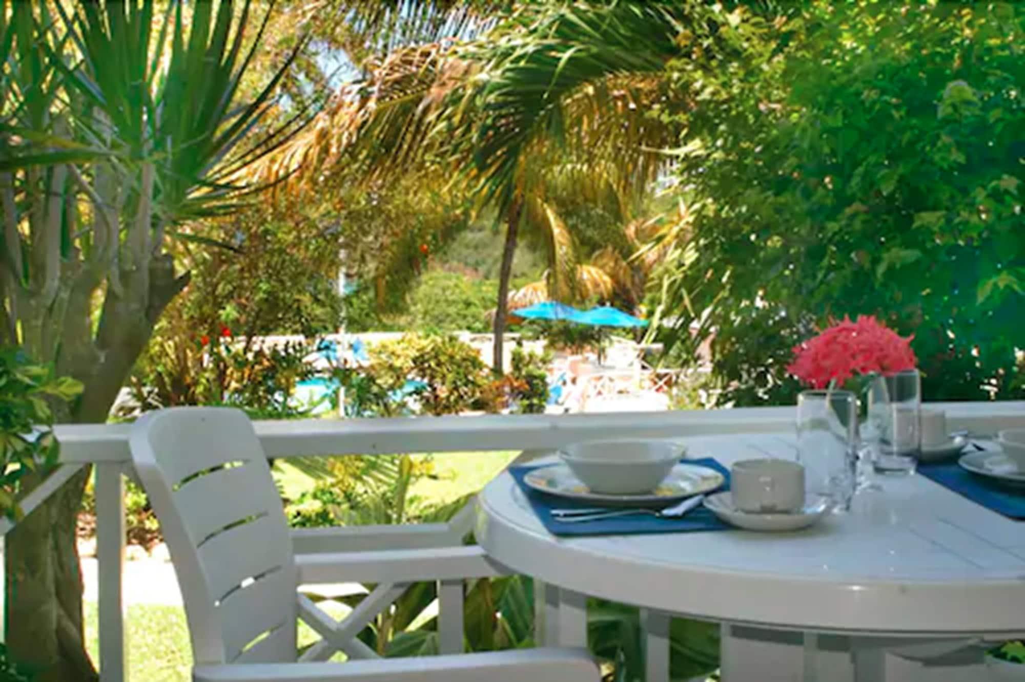 Dickenson Bay Cottages Cedar Grove Extérieur photo
